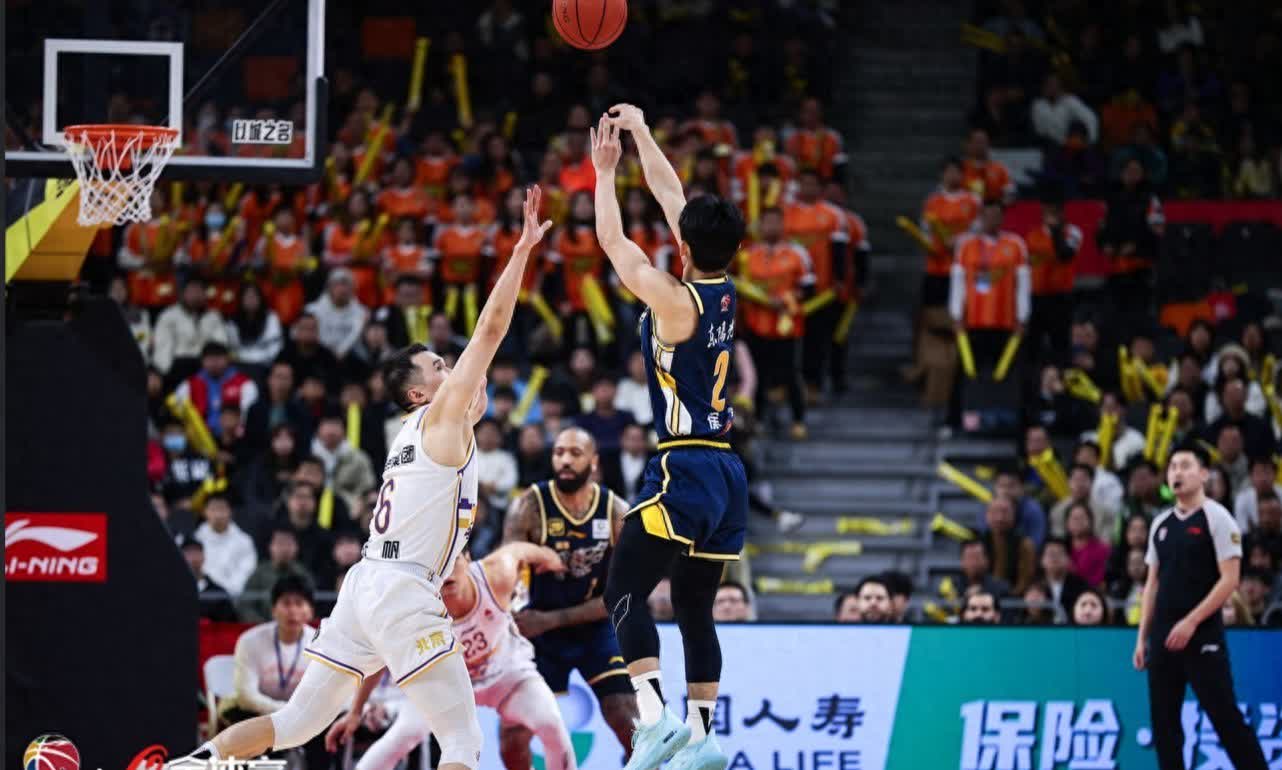 包含篮板争夺激烈：北京队抢下49个篮板，攻守俱佳！的词条