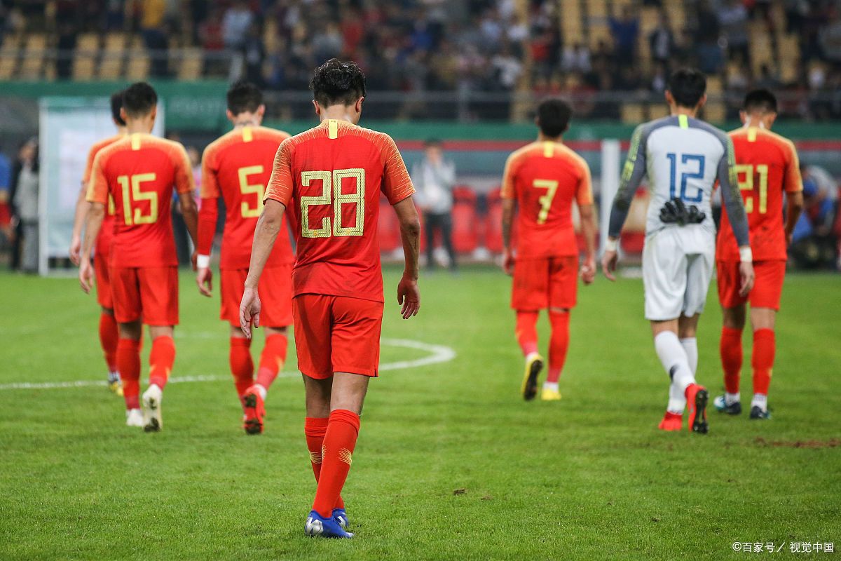 关于半场比分：54-52，北京队略占优势，比赛悬念重重！的信息