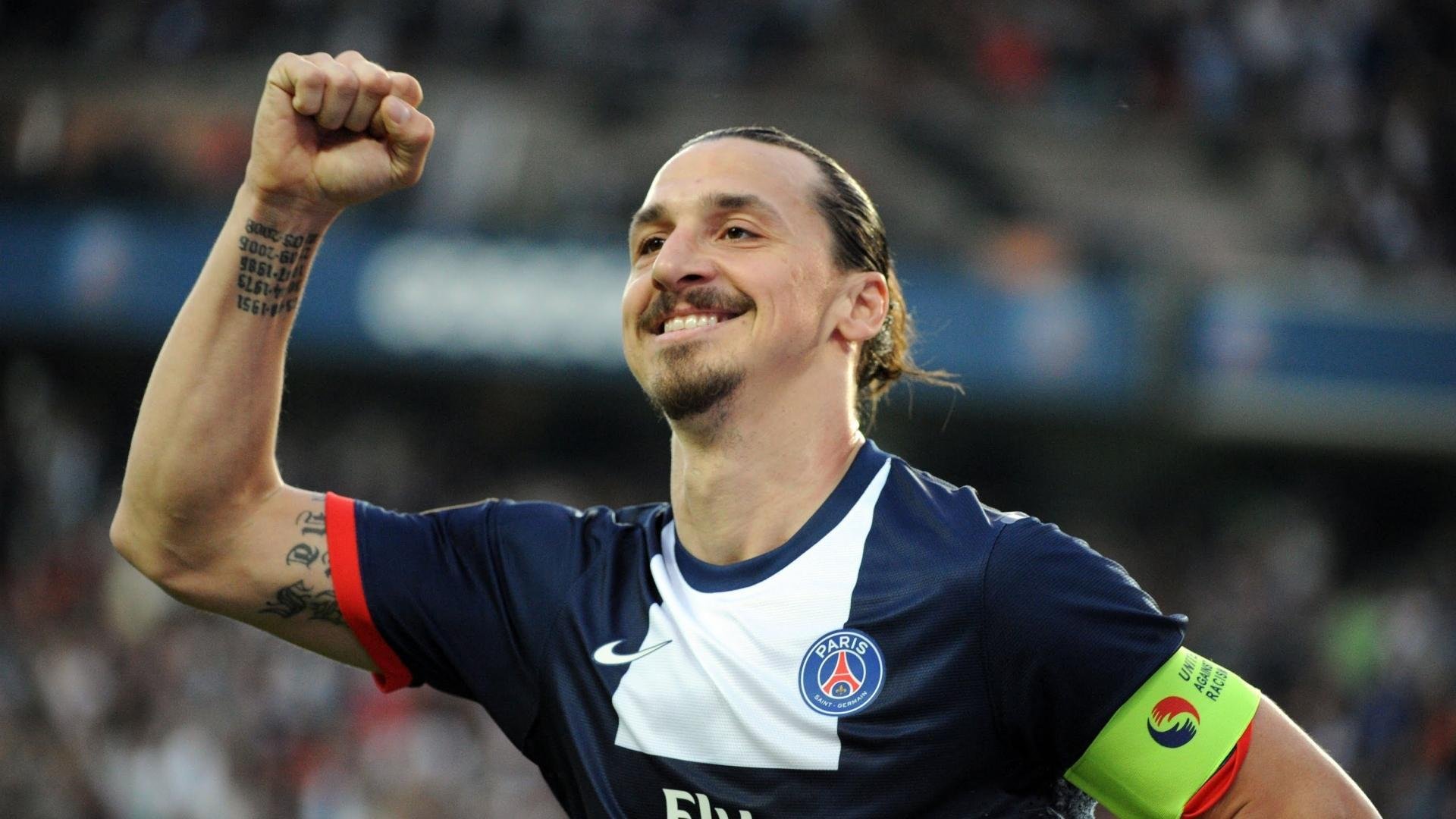 PSV前锋卢克·德容以29球荣膺荷甲最佳射手。，卢克德容和西姆德容