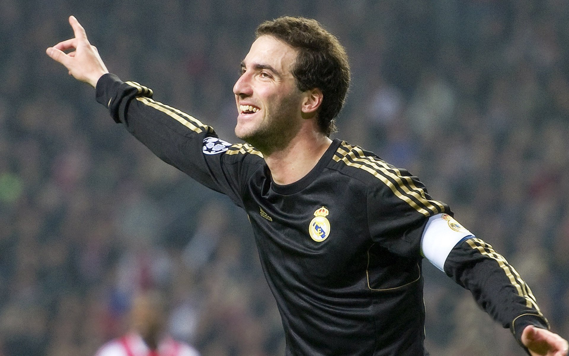 未来篮球:跨界融合打造“体育+科技+娱乐”新模式,未来的篮球比赛